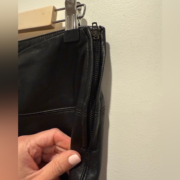 Vintage Express 100% Leather Flare pants size 1 / 2 Beautiful Leather! - Picture 6 of 9